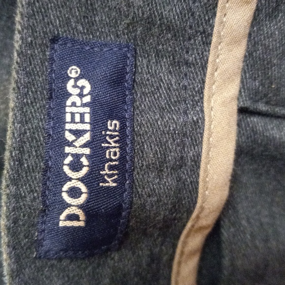 Dockers Khakis 32 x 32 Stretch Heather No Wrinkles Classic Fit Front Pleat Pants - Picture 2 of 10